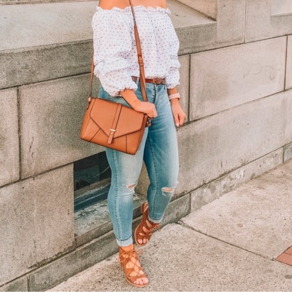 Off Shoulder Blouse - Picture 3 of 5